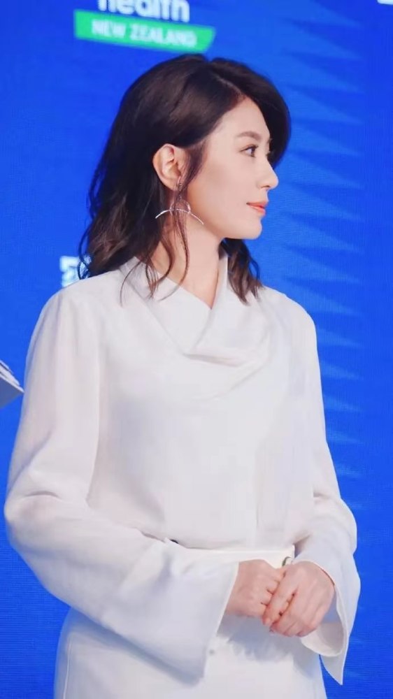 賈靜雯最新發(fā)型圖片，時(shí)尚變遷與個(gè)人觀(guān)點(diǎn)解析