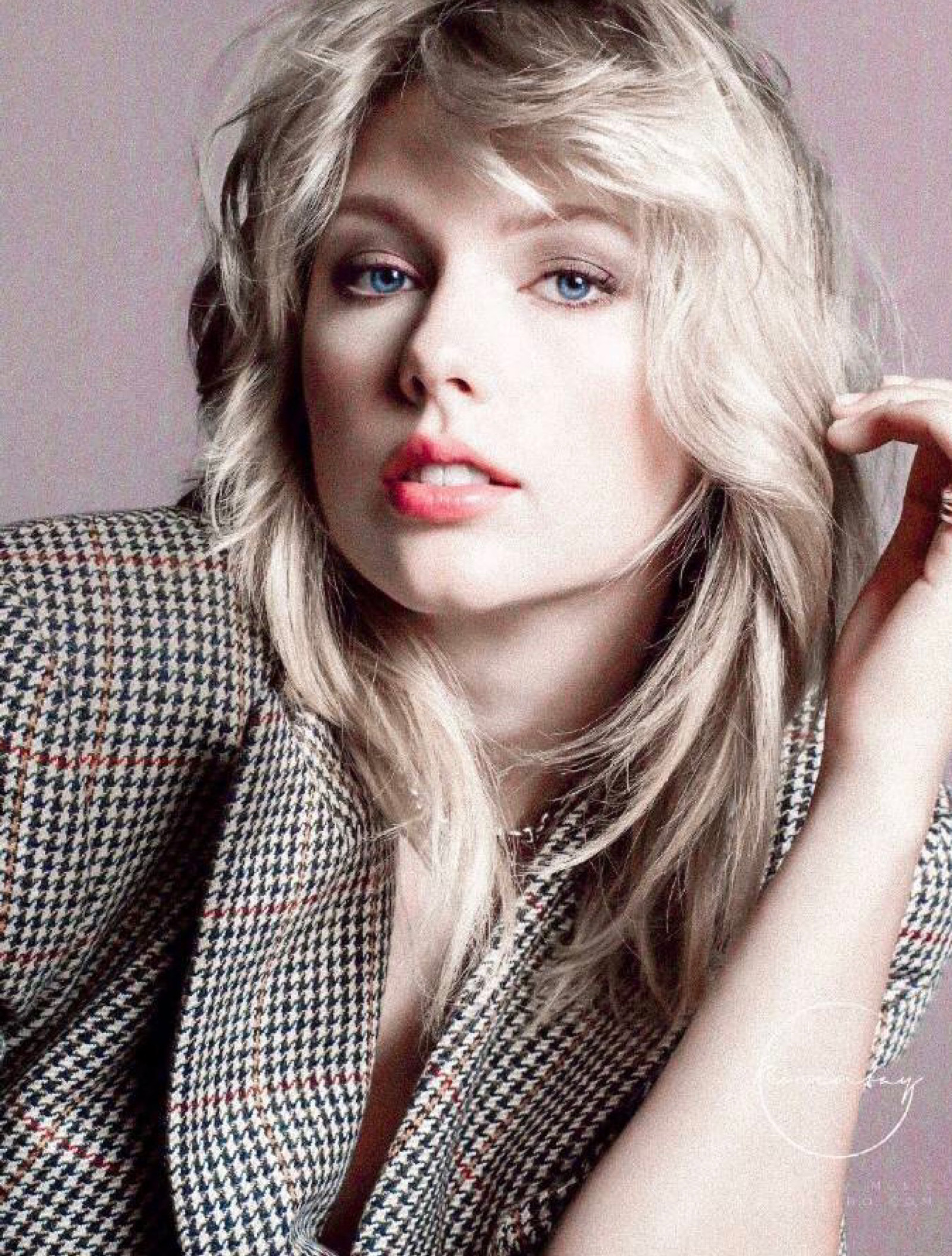 霉霉最新動(dòng)態(tài)揭秘，科技新品引領(lǐng)生活新潮流！