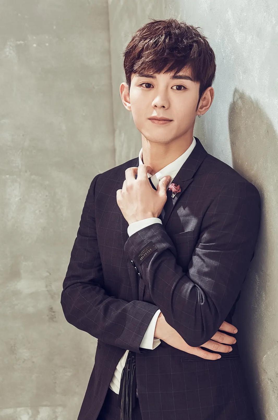 威仔最新照片，小巷中的隱藏寶藏探尋