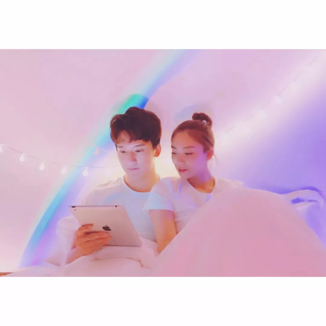 最新白邊情侶頭像2024，愛(ài)的日常趣事與甜蜜瞬間