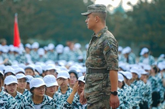 最新軍旅歌曲2024，軍歌嘹亮，情義永恒