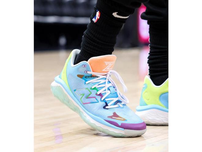 最新籃球鞋資訊，潮流引領(lǐng)，助力球場(chǎng)馳騁之旅