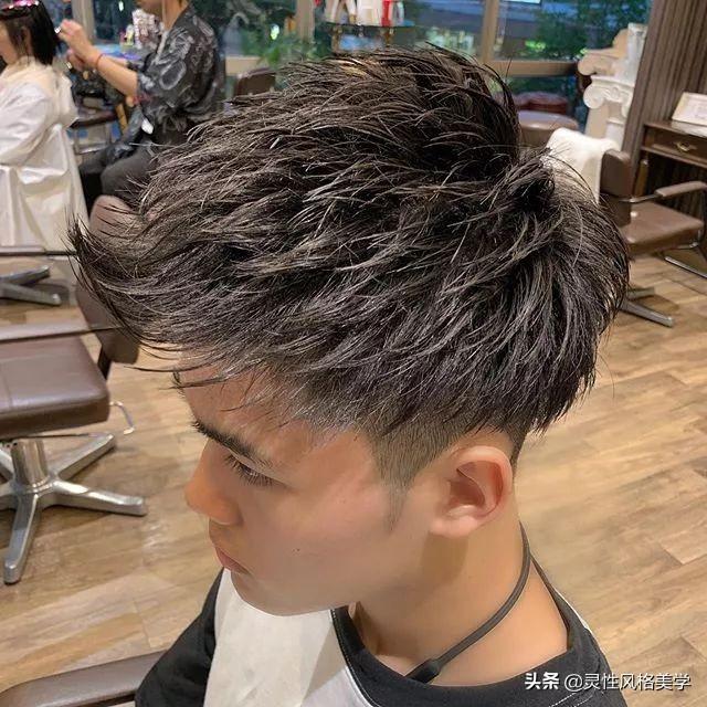 男性最新發(fā)型，心靈與自然的時(shí)尚之旅