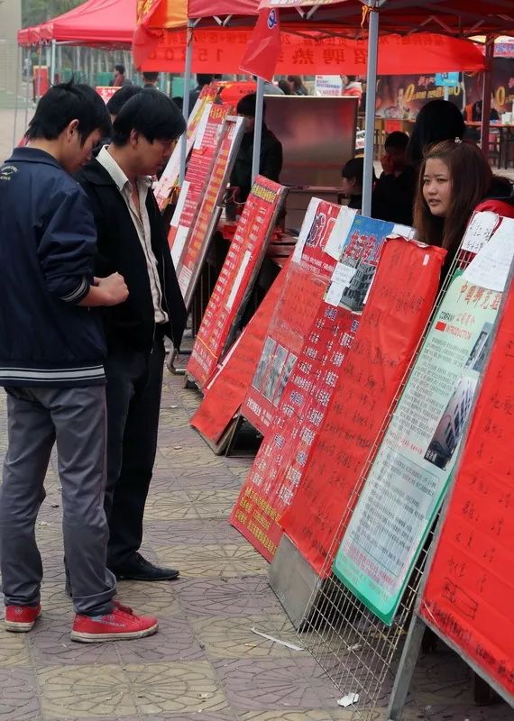 豐城最新晉工招聘，小巷中的獨特機遇，探索職業(yè)新篇章！