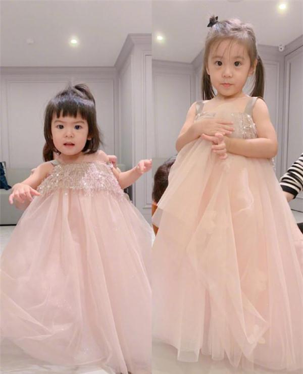 賈靜雯布布最新照片,賈靜雯布布最新照片，時(shí)光中的優(yōu)雅女神