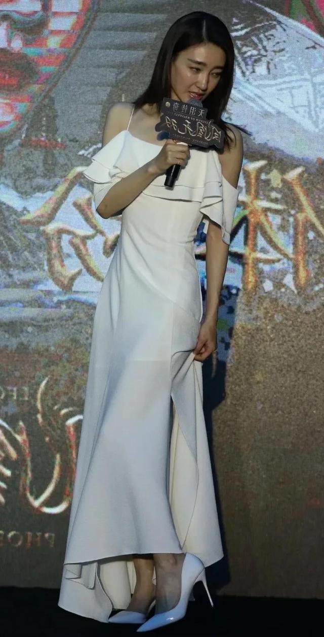 王麗坤最新發(fā)布會(huì )驚艷亮相，星光閃耀的瞬間