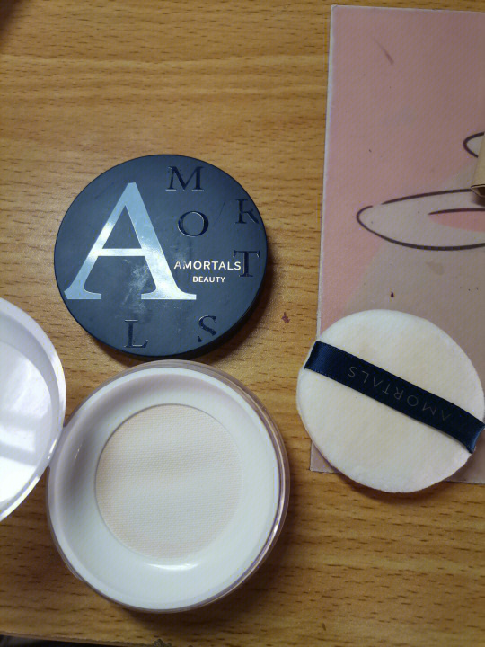 最新散粉測評，與自然美景同行，尋找內心的寧靜與平和的妝容秘籍