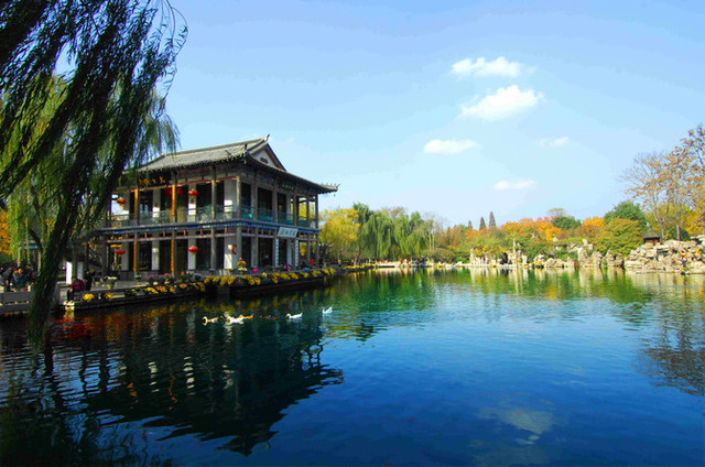 大明湖深度游，巷弄美食秘境探索