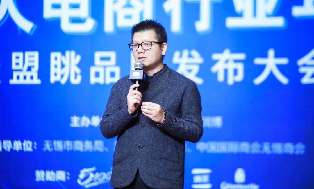 方凱雷最新,方凱雷最新動(dòng)態(tài)，探索科技前沿，引領(lǐng)行業(yè)創(chuàng  )新