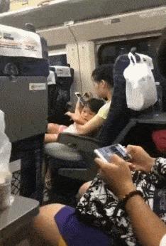 最新地鐵男必備神器，高科技伴侶引領(lǐng)未來(lái)出行風(fēng)潮