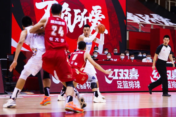 CBA籃球熱血戰場(chǎng)對決激烈，激情四溢！