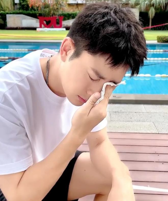 賈乃亮最新直播手機，直播間的溫馨日常與友情的紐帶展現標題魅力！