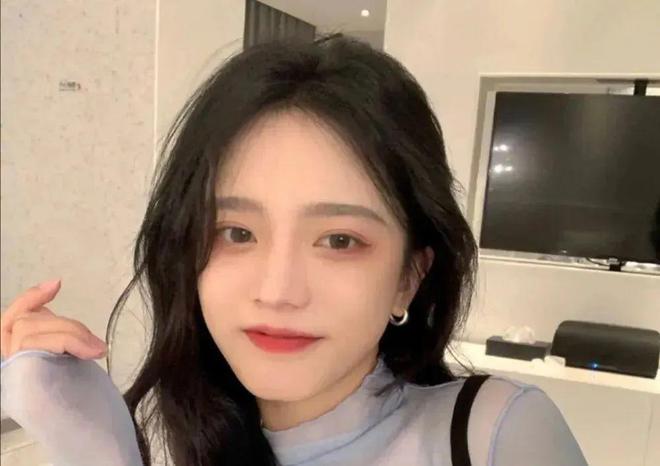 最新長(cháng)發(fā)美女視頻，心靈與自然的絕美之旅