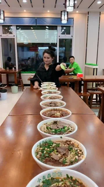 智能面食競技盛宴，全新科技引領(lǐng)吃面條比賽風(fēng)潮！