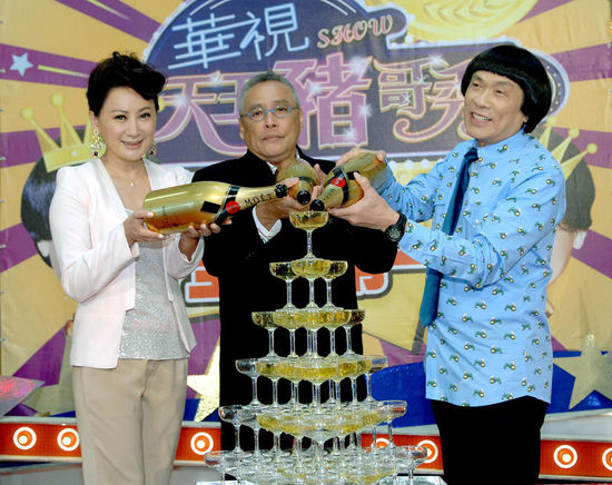 豬哥亮陳亞蘭最新動(dòng)態(tài)揭秘，小巷美食寶藏大揭秘！