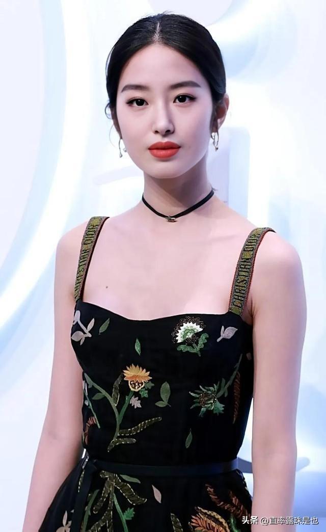 演員鈺探尋隱秘寶藏，小巷特色小店的奇妙之旅