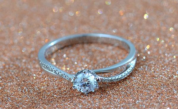 小巷深處的珠寶秘境之旅，探尋結婚鉆戒的價(jià)格