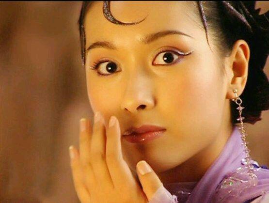 探秘小巷寶藏，女明星小說(shuō)專(zhuān)屬店鋪的獨家珍藏