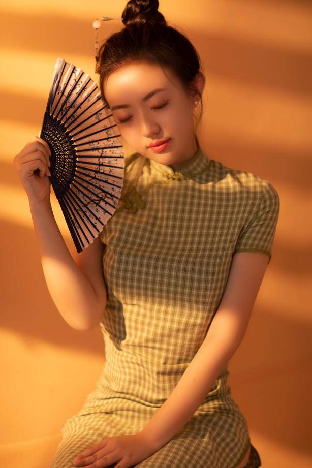女演員古箏，與自然美景的邂逅，探尋內心平和之聲