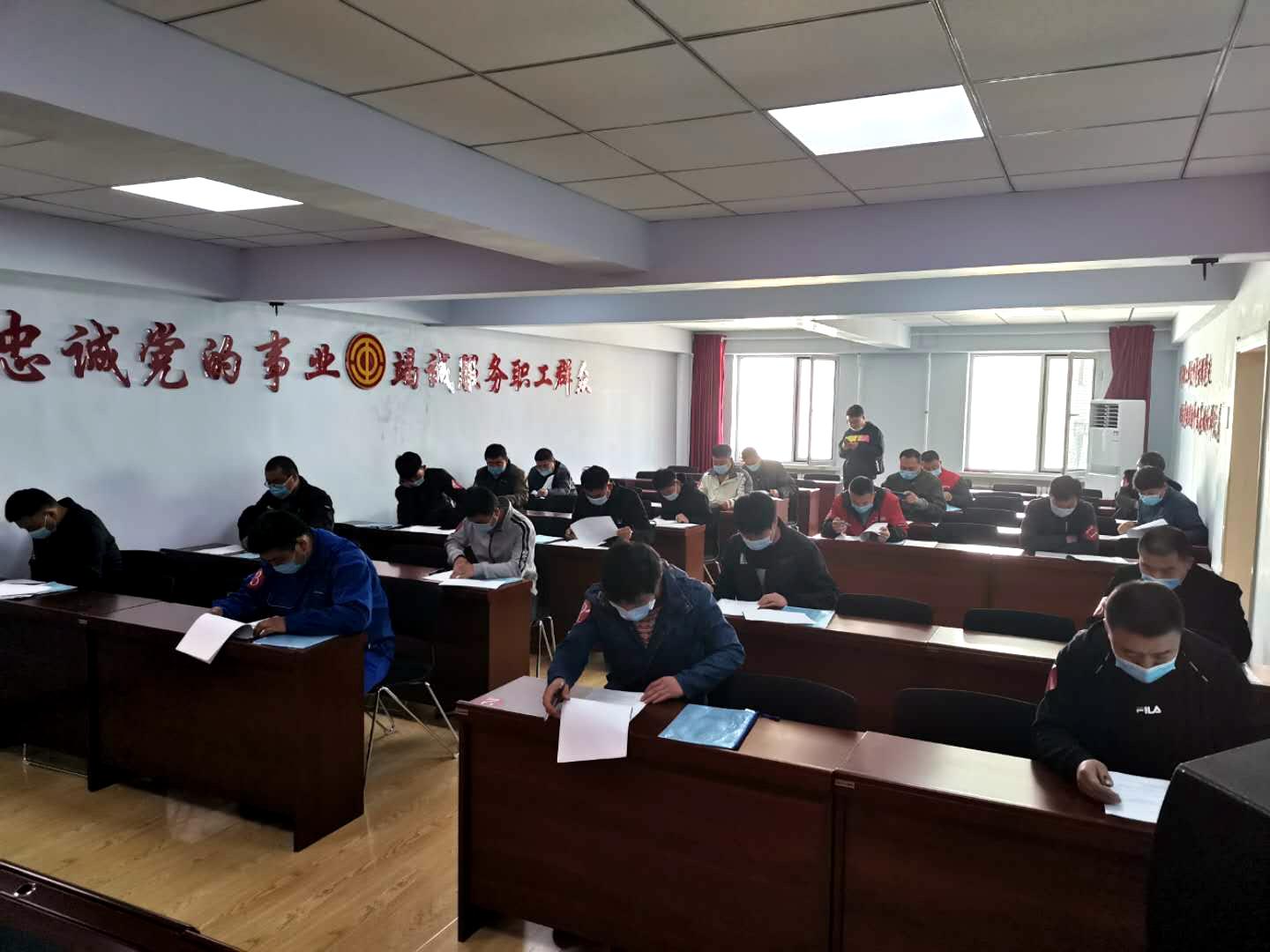 汽修技藝較量，時(shí)代的印記與技術(shù)的榮光競賽