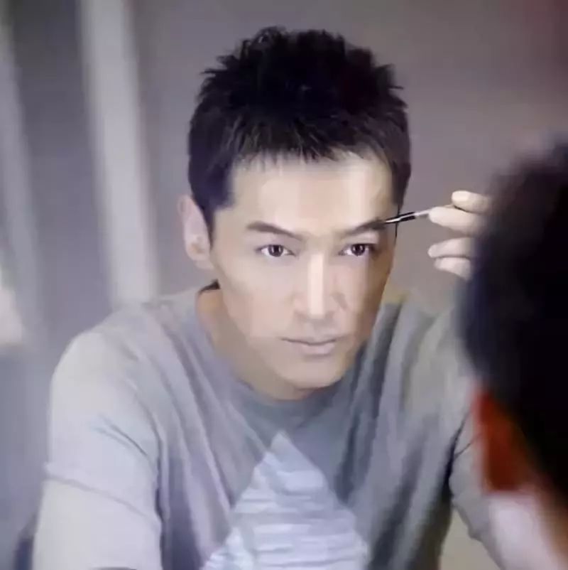 男明星與同性戀話(huà)題，理解與尊重的步驟指南