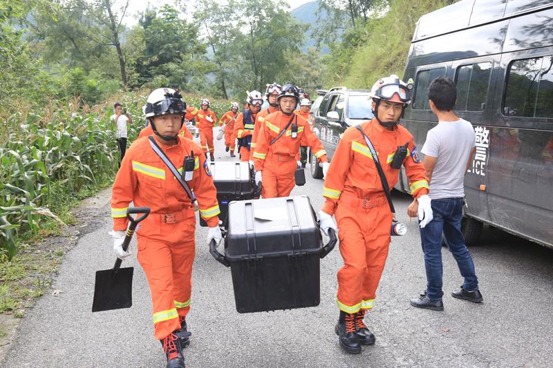 納雍山體滑坡最新消息，探秘滑坡背后神秘角落的小巷特色小店