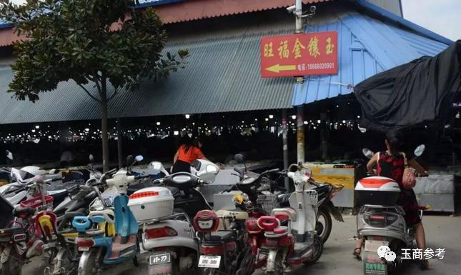 鎮平貼吧科技新品亮相，體驗未來(lái)生活新紀元最新動(dòng)態(tài)