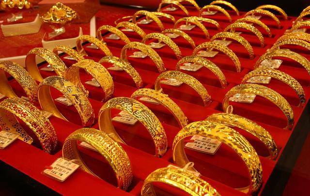 最新黃金回收價(jià)格老鳳祥，科技重塑黃金價(jià)值，引領(lǐng)未來(lái)生活體驗