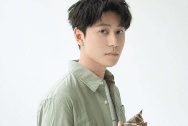 秦俊杰最新戀情曝光，情感新動(dòng)向揭秘！